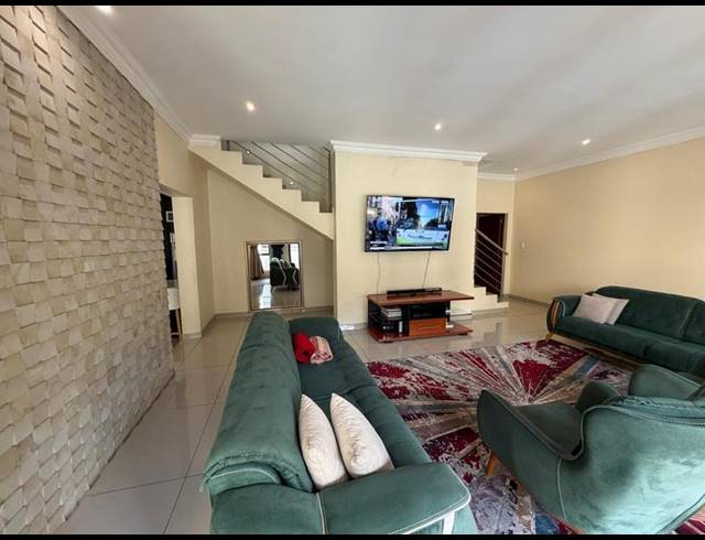 4 BEDROOM HOUSE FOR SALE IN BLUE VALLEY GOLF ESTATE